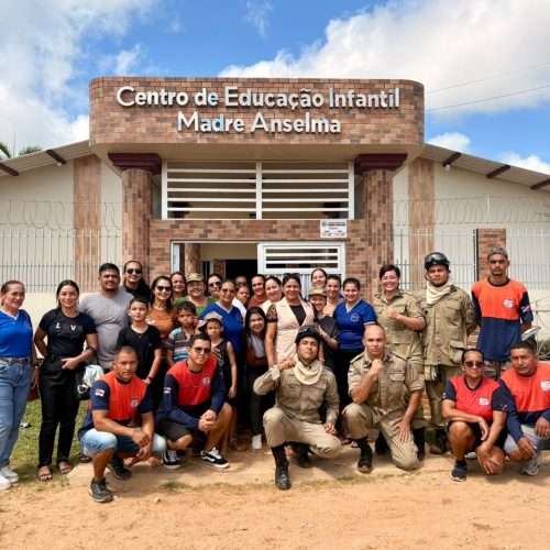 Prefeitura de Envira realiza ação educativa com Corpo de Bombeiros e Defesa Civil para crianças em escola infantil