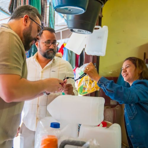 Entre comerciantes e recebendo o carinho do povo, Alan Rick acompanha melhorias no Mercado do Agricultor de Feijó