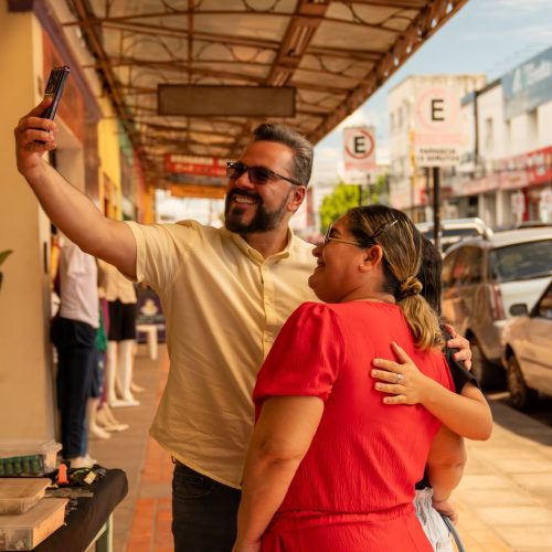 Nas ruas de Rio Branco, Alan Rick recebe manifestações de apoio e ouve apelos da população