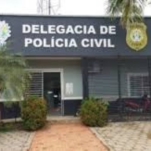 Suspeito de homicídio se entrega à Polícia Civil após três dias escondido em área de mata em Feijó